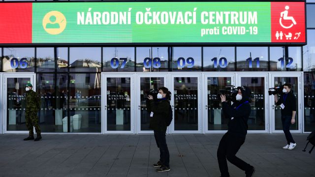 Nohavicův koncert nebude, Národní očkovací centrum může otevřít 3. května